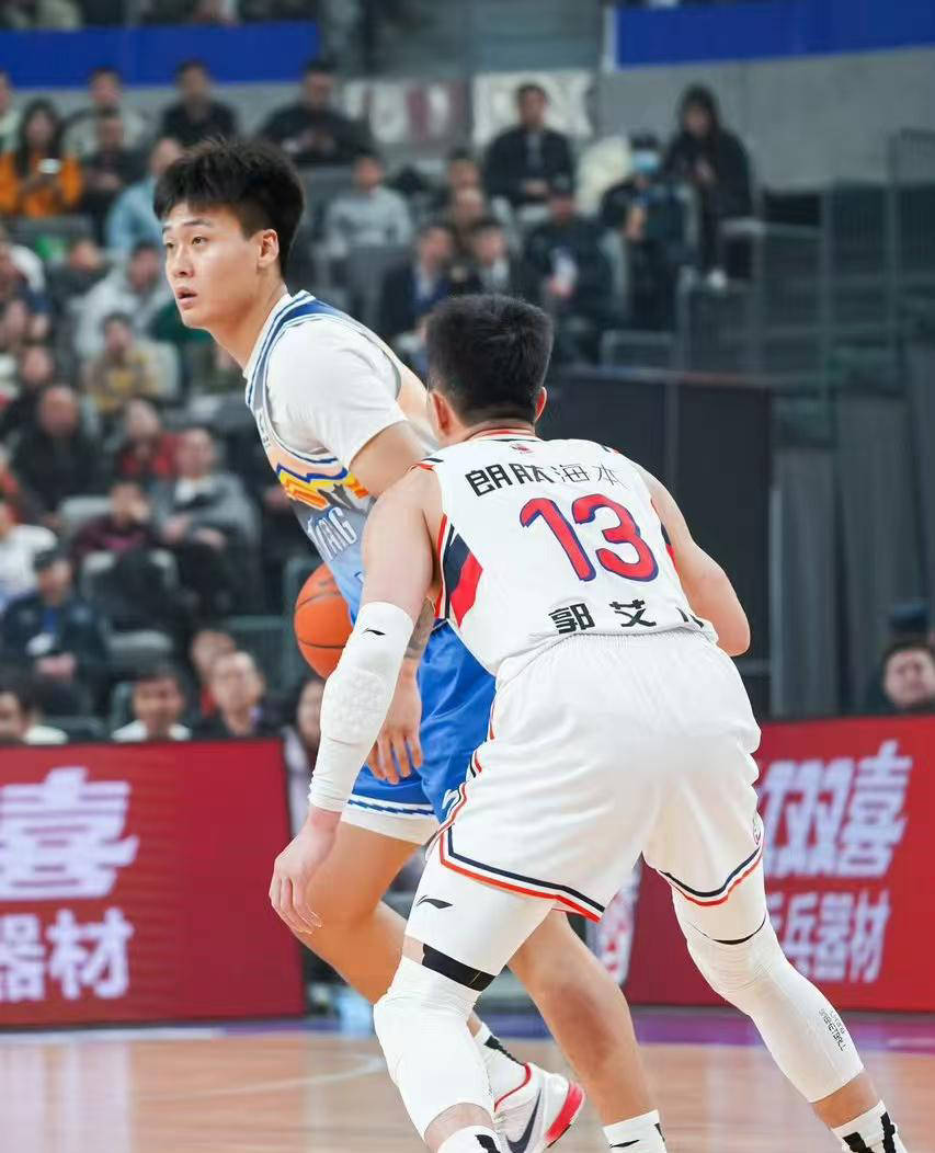 热门对决：劲旅交锋，胜负未定