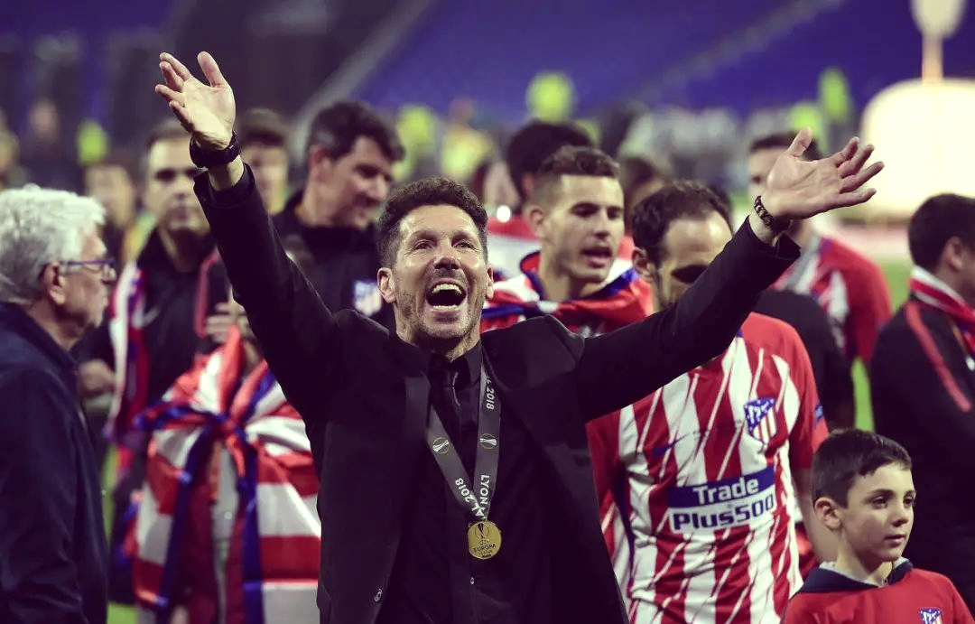 包含国际巨星，马德里竞技晋级淘汰赛关键战的词条