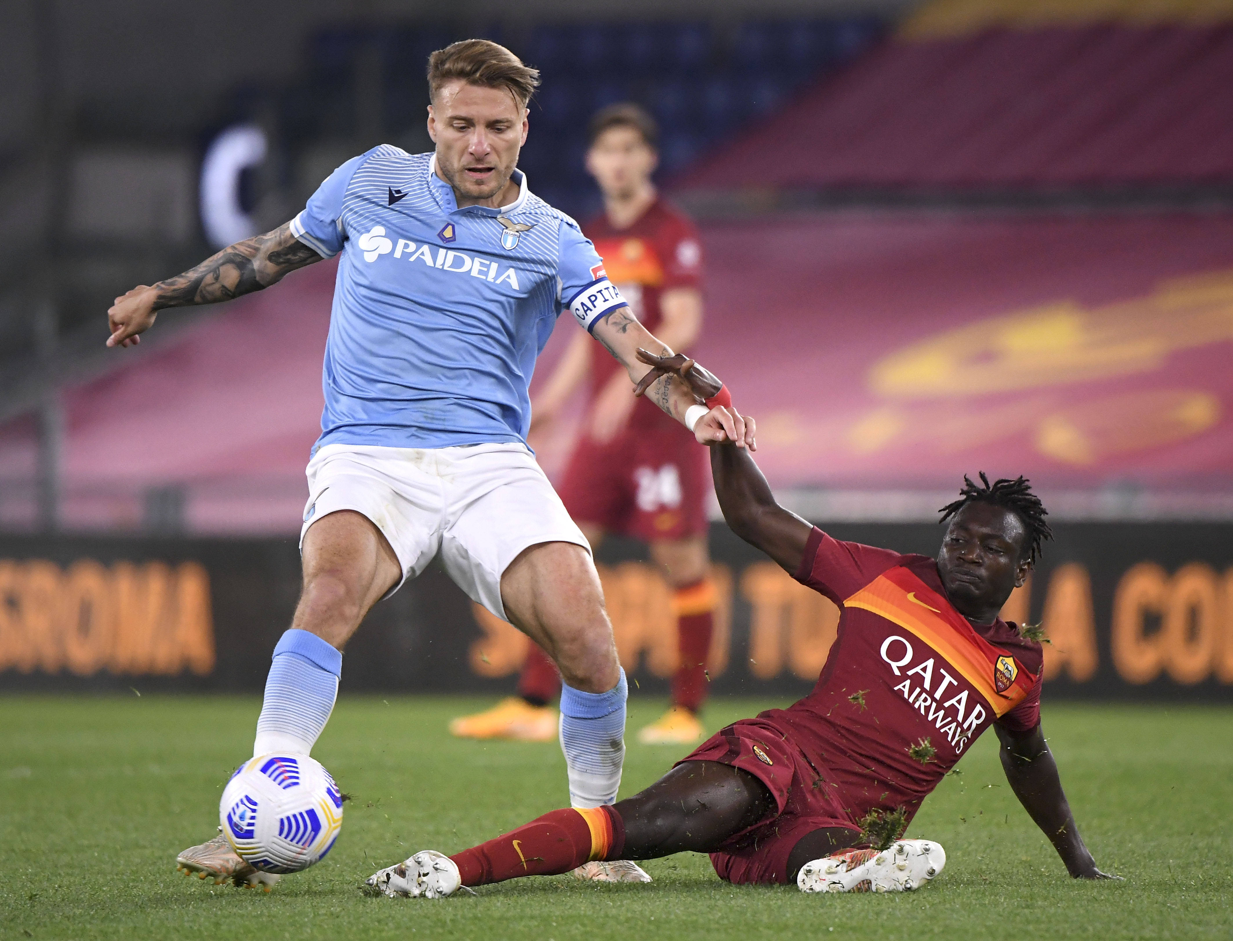 欧洲俱乐部杯赛:阿贾克斯夺冠领先