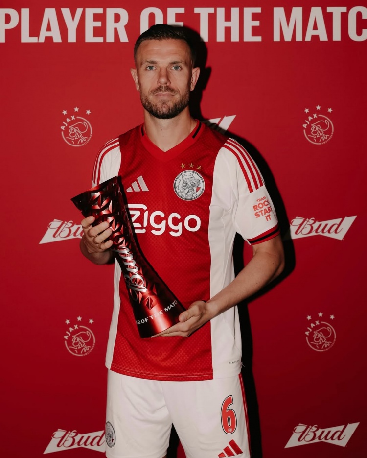 欧洲俱乐部杯赛:阿贾克斯夺冠领先