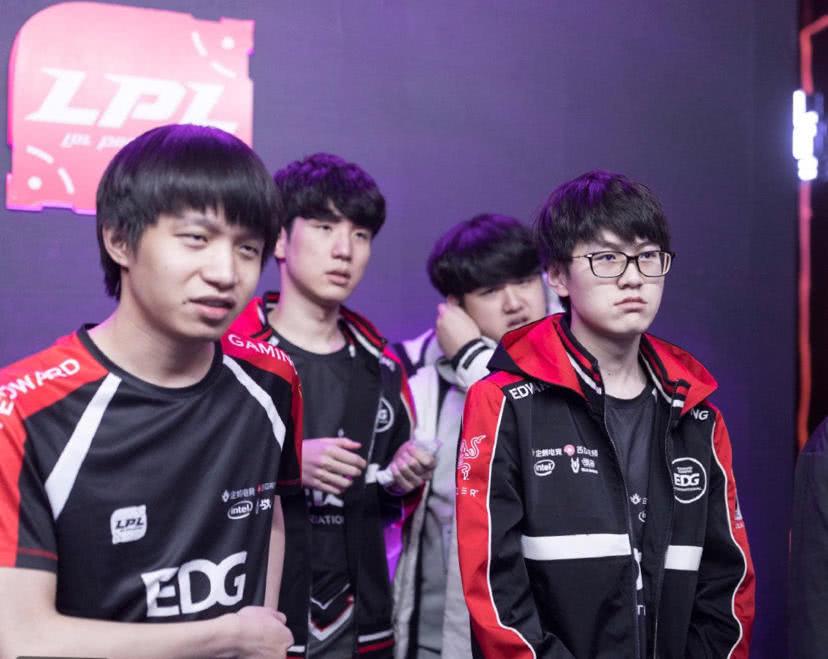 包含MVP浮出水面，表现出色引发好评的词条