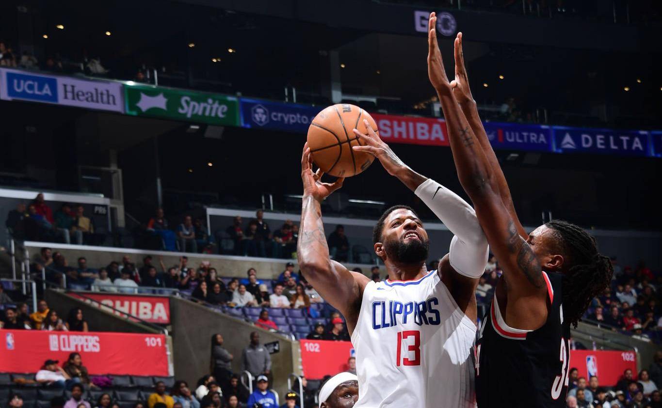 快船惨败开拓者，告别连胜