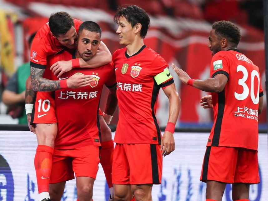 多特蒙德主场大胜沙尔克04，全队发挥出色取得胜利