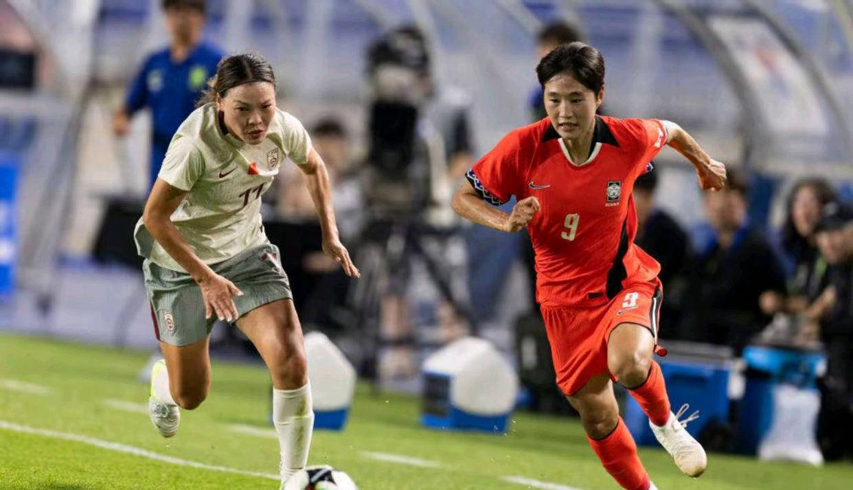 中国女足战胜韩国队，获得东亚杯冠军