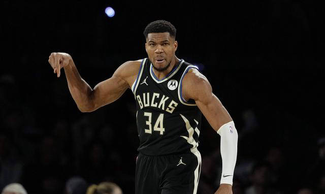 雄鹿主场大胜马刺，东部榜首稳如泰山